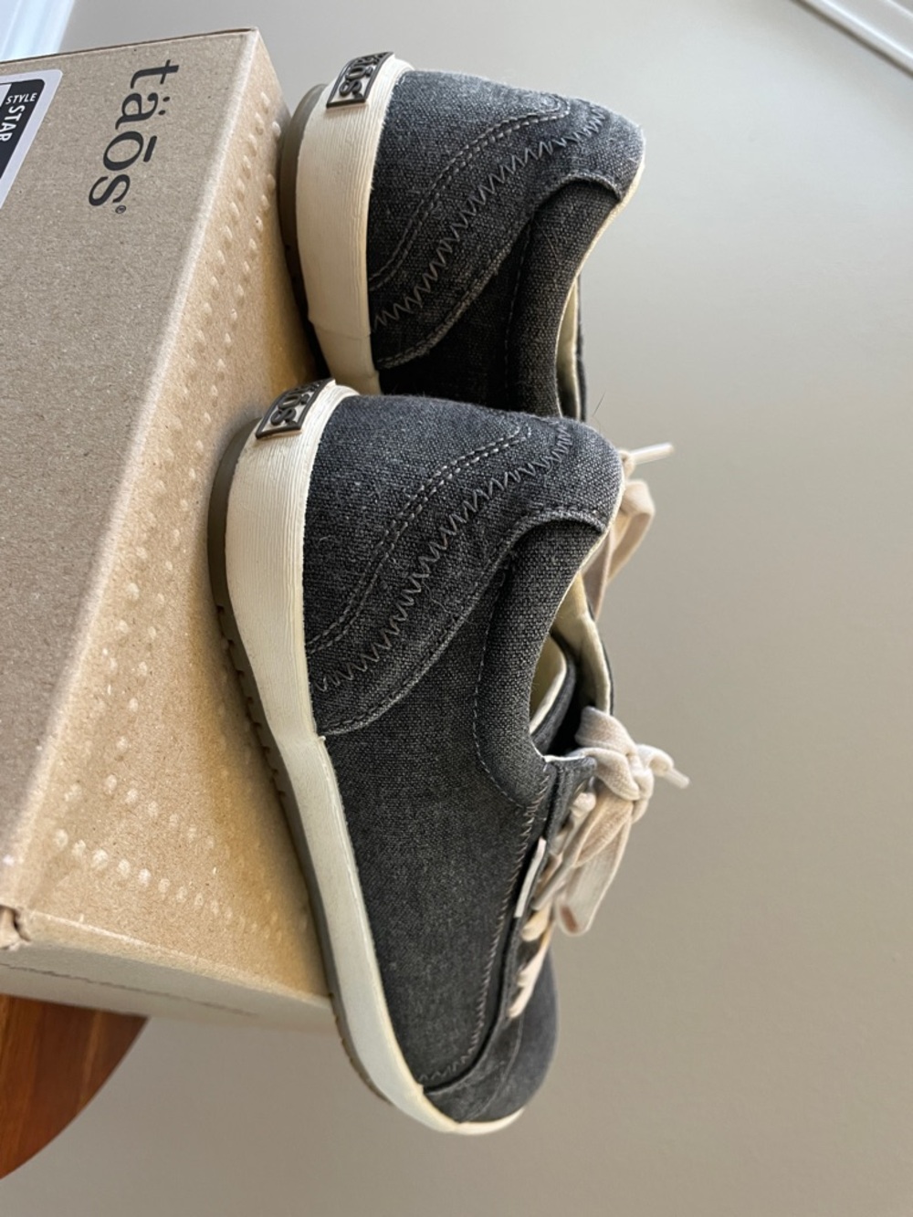 Taos Footwear Charcoal Canvas Low-Top Sneakers with Cream Laces - Picture 7 of 9